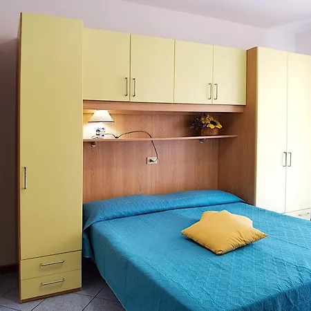 Bussola, With A Family Bedroom Sleeping, Located In The Pedestrian And Shopping Area, Near The 公寓 *