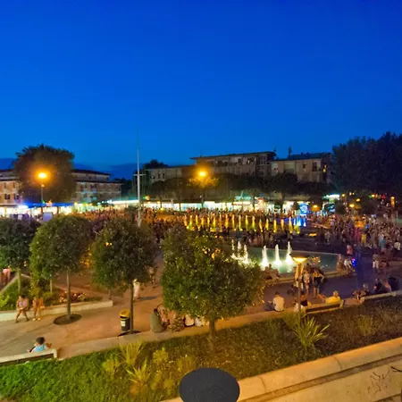 Bussola, With A Family Bedroom Sleeping, Located In The Pedestrian And Shopping Area, Near The * 比比翁